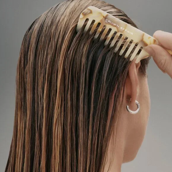 Crown Affair The Comb No. 002 in Carrara - Picture 5 of 5